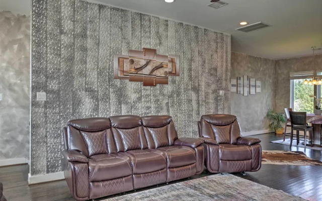 photo 2 of Central Houston Townhouse - 1 Mi to Downtown!
