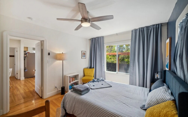 photo 4 of Centrally Located 2 Bedrooms Walkable 2 Duplex by Redawning