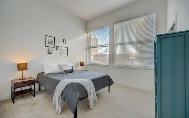 photo 3 of FRONTDESK Penn Street Tower Apts Downtown Indy