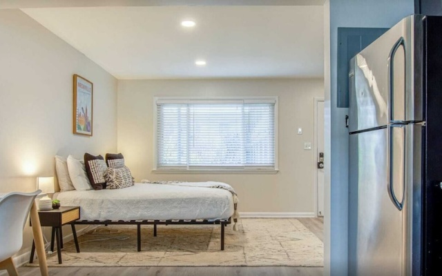 photo 4 of Centrally Located Studio Near Downtown