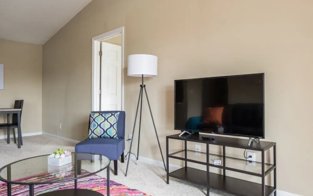 photo 4 of Centrally Located Uptown Apartments