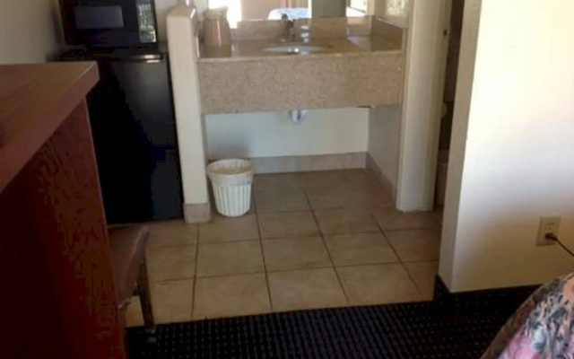 photo 2 of Chandler Inn