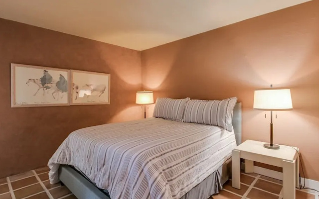 photo 2 of Charming 1-bdrm Condo Steps to Old Town Scottsdale