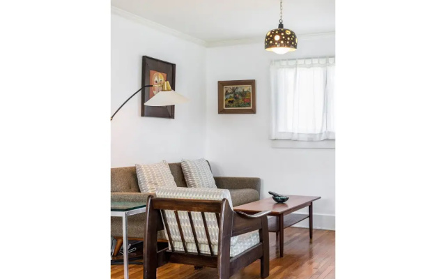 photo 2 of Charming 2 Bedroom Bungalow in Silver Lake