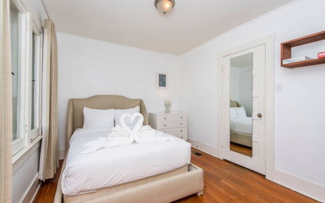 photo 4 of Charming 2 Bedroom Bungalow in Silver Lake