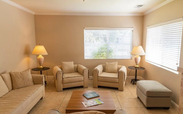 photo 5 of Charming 3-bedroom in East Palo Alto