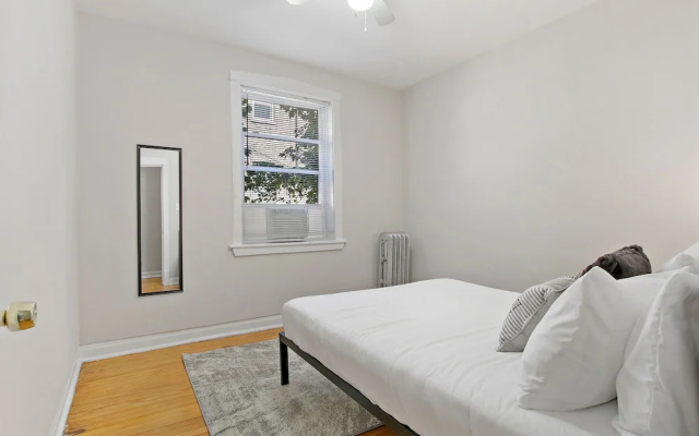 photo 4 of Charming 3BR Rogers Park Home in Newgard