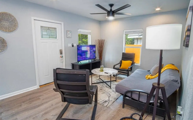 photo 3 of Charming 3br/1ba Close to Vibrant Downtown