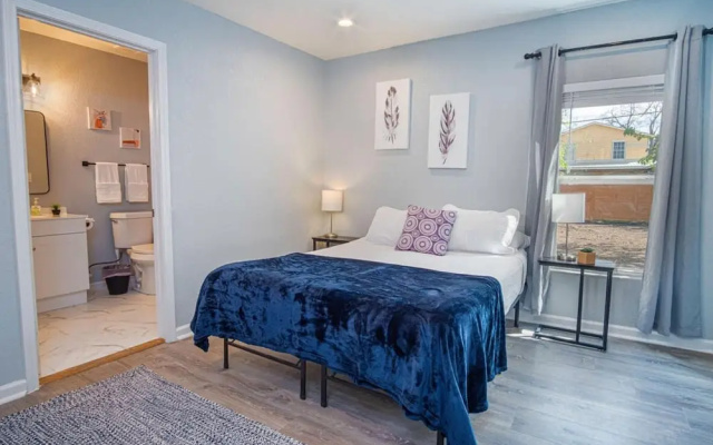 photo 4 of Charming 3br/1ba Close to Vibrant Downtown