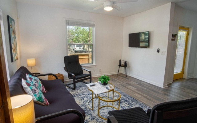 photo 3 of Charming 4BR 2BA Only 5 Mins Downtown Riverwalk