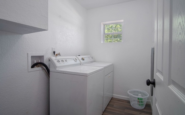 photo 2 of Charming 4br/2ba Only 5 Mins Downtown & Riverwalk