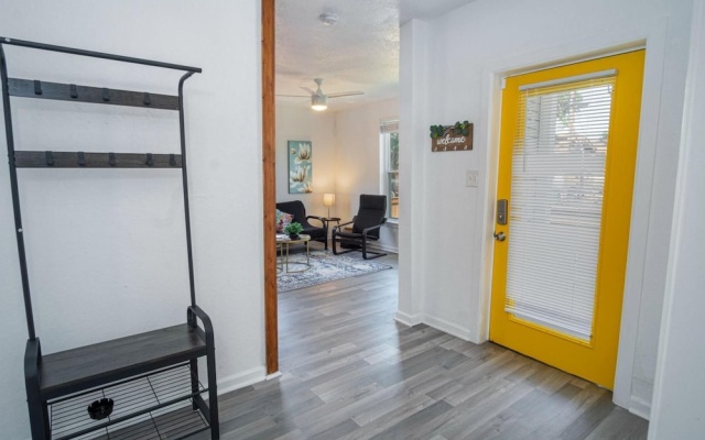 photo 3 of Charming 4br/2ba Only 5 Mins Downtown & Riverwalk