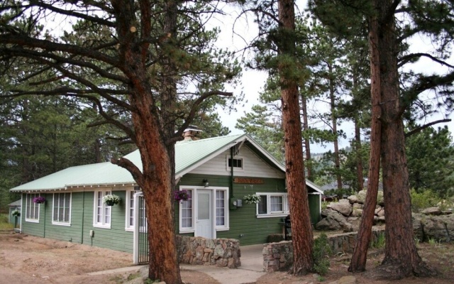 photo 5 of Charming Cabin, Next To National Park 3 Bedroom Cabin - #20-NCD0297