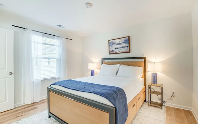 photo 3 of Charming Charlotte Townhome: 6 Mi to Downtown!