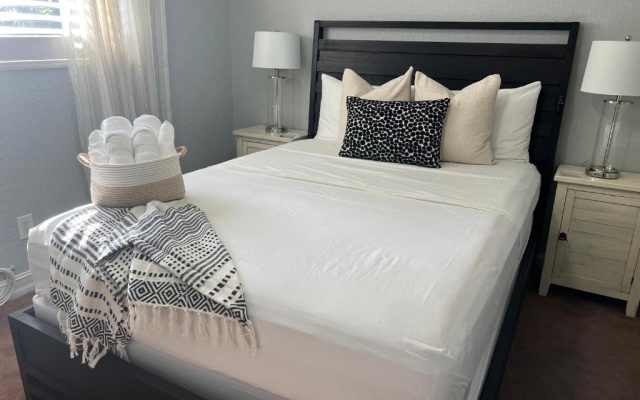 photo 3 of 3 Bed - Sleeps 6 - Free Parking - 5 Mins to Beach