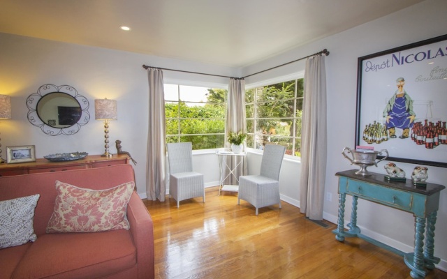 photo 2 of Charming Kismet Cottage! Aquarium Passes Included