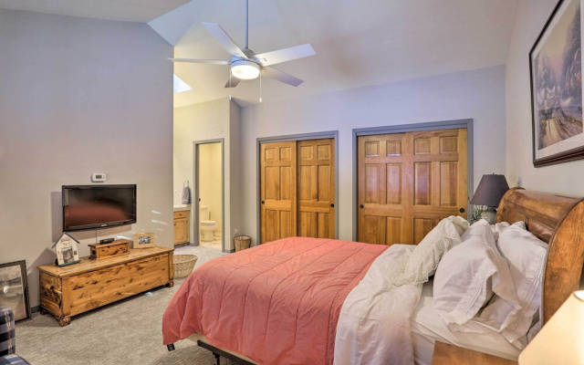 photo 3 of Charming Mtn Home on Golf Course ~ 4 Mi to Slopes!