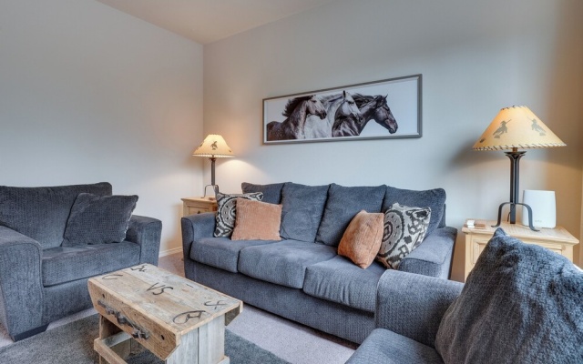photo 3 of Charming Redmond Townhome w/ Resort Amenities