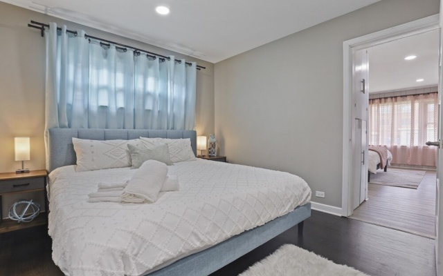 photo 4 of Charming Retreat In The Heart Of Des Plaines 3 Bedroom Residence by RedAwning