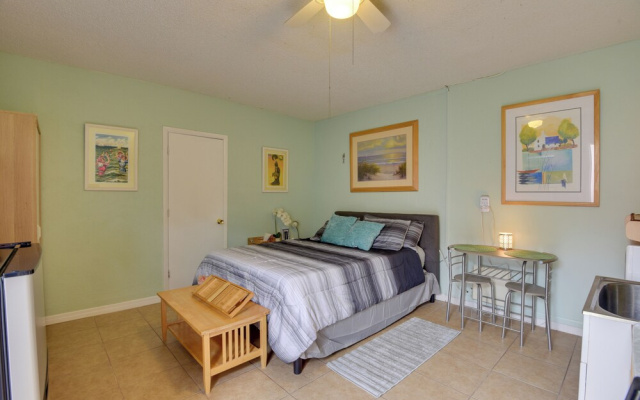 photo 2 of Convenient Sarasota Studio w/ Lush Backyard!