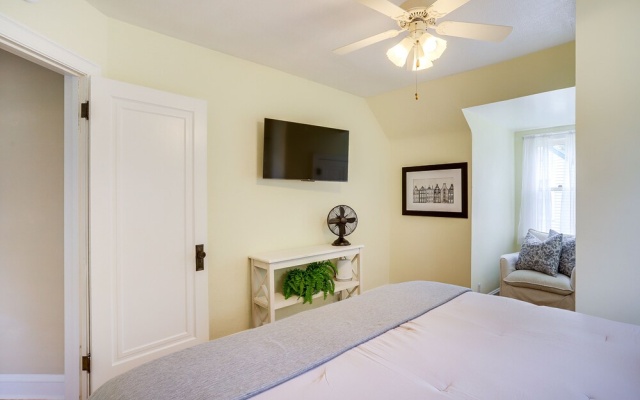 photo 4 of Charming South Bend Retreat ~ 1 Mi to Notre Dame!