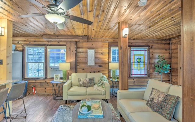 photo 3 of Screened Porch & Grill: Waterfront Landrum Cottage
