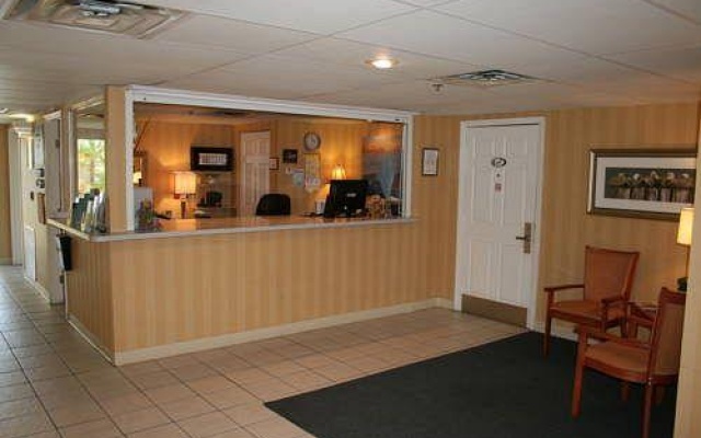 photo 2 of Charthouse Hotel & Suites