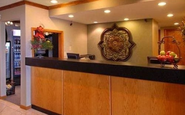 photo 2 of Chase Suite Hotel Kansas City