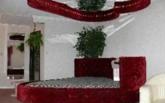 photo 2 of Chateau Royale Inn