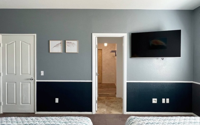 photo 2 of Room in House - Cheerful And Cozy one Large Bedroom