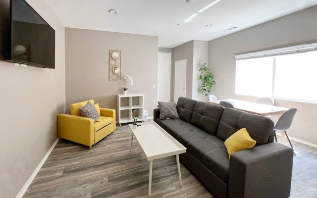 photo 4 of Room in House - Cheerful And Cozy one Large Bedroom