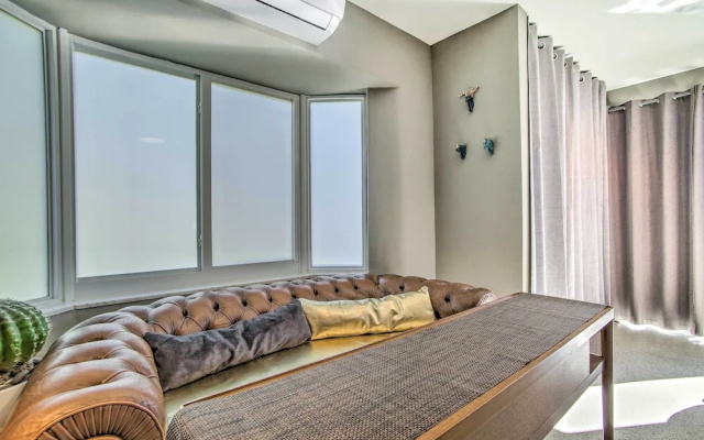 photo 5 of 1 Mi to Deerfield Beach: Stylish Studio w/ Pool!