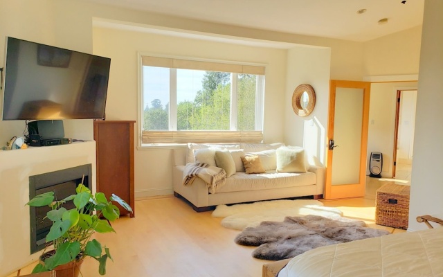 photo 2 of Chic & Exclusive Home