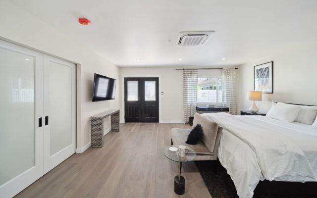 photo 5 of Chic Executive - Historic Floral Park Guest House 1 Bedroom Bungalow by Redawning