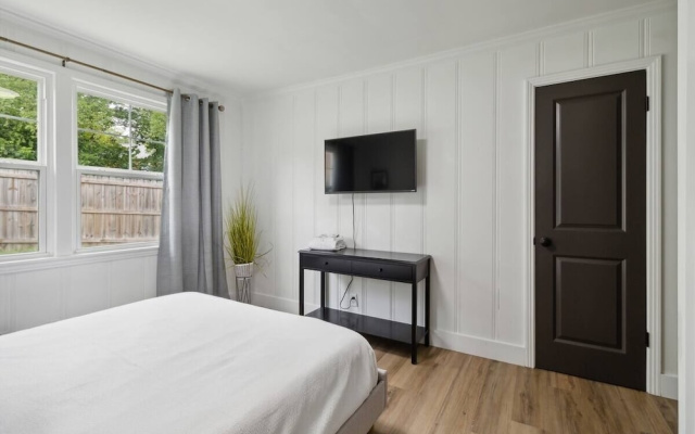 photo 2 of Chic Retreat Near Airport & Downtown Nashville by RedAwning
