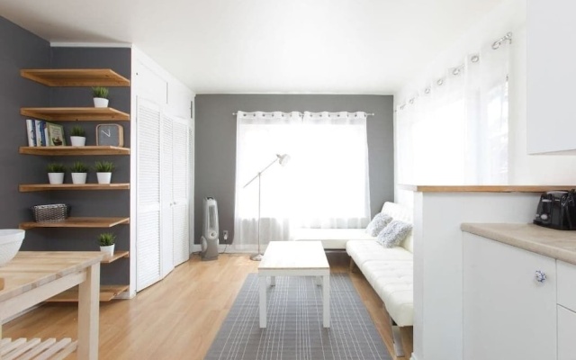 photo 2 of Chic Retro Venice Beach 2 Bedrooms 1 Bathroom Apts
