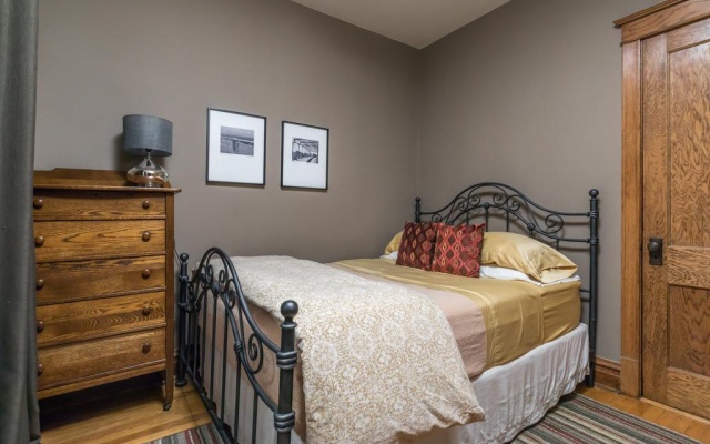 photo 5 of Chicago Guest House Wrigleyville