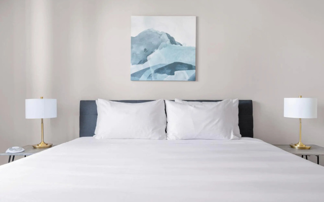 photo 2 of Chicago | Modern 1BD/1BA River North Apartment