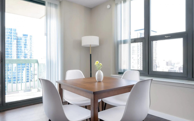 photo 3 of Chicago | Modern 1BD/1BA River North Apartment