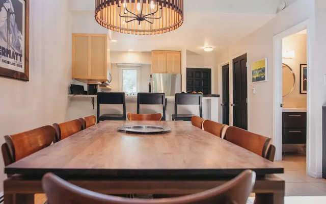 photo 2 of Chillside Chalet: Modern West Vail Townhouse!