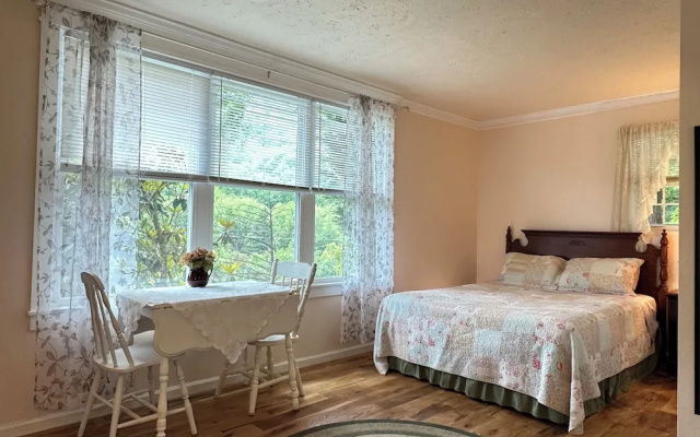 photo 2 of The Chimney Rock Inn & Cottages