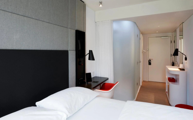 photo 2 of citizenM Seattle South Lake Union