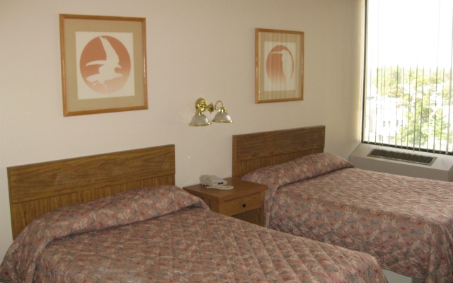 photo 3 of City Line Hotel