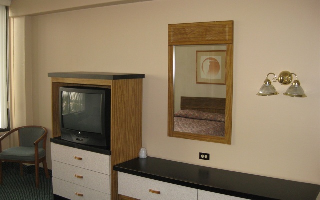 photo 4 of City Line Hotel