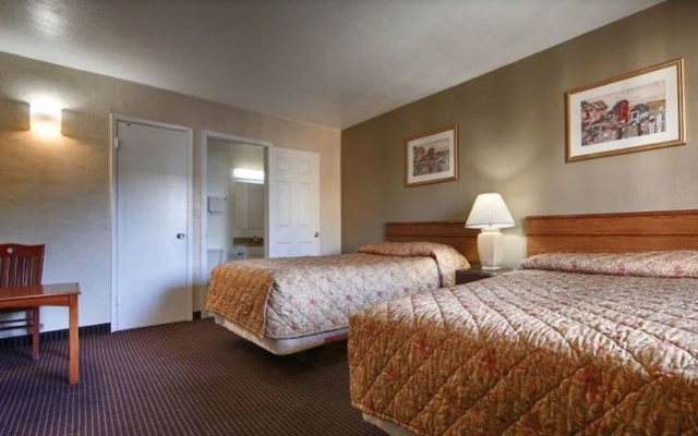 photo 2 of Civic Center Inn