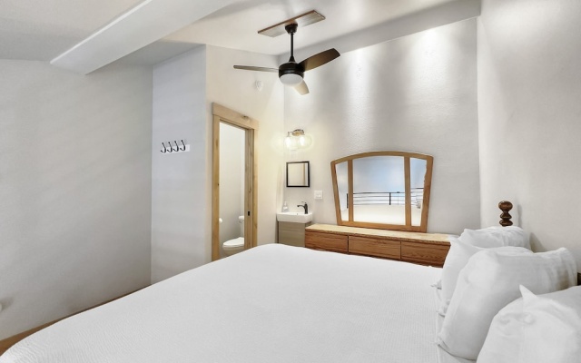 photo 5 of Studio with Prime Location in Heart of Center Village - CJ303 by Redawning