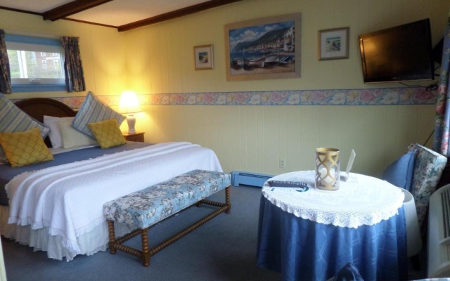 photo 3 of Claddagh Motel & Suites