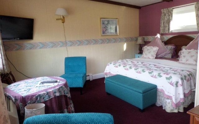 photo 5 of Claddagh Motel & Suites