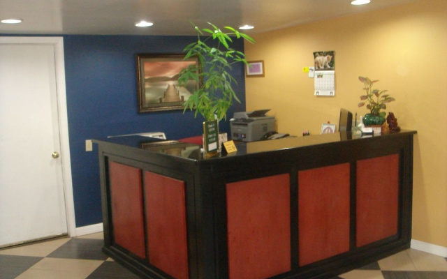 photo 2 of Claremont Motor Lodge