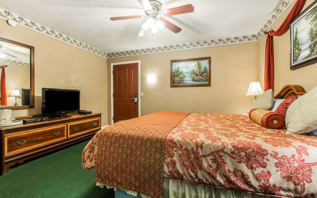 photo 3 of Clarion Collection Wilkie's Inn Pacific Grove - Monterey